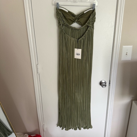 Hello Molly Olive Green Pleated Dress NWT - Picture 2 of 3